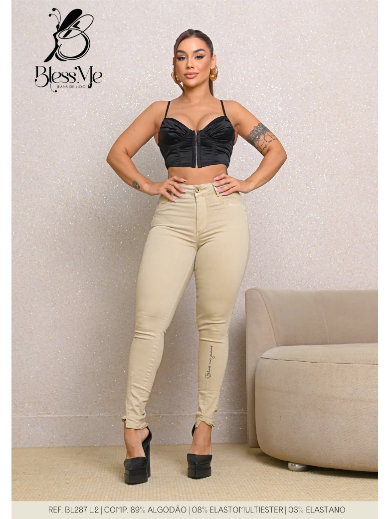 Foto do produto Calça Skinny Color Com Bordado Barra A Fio