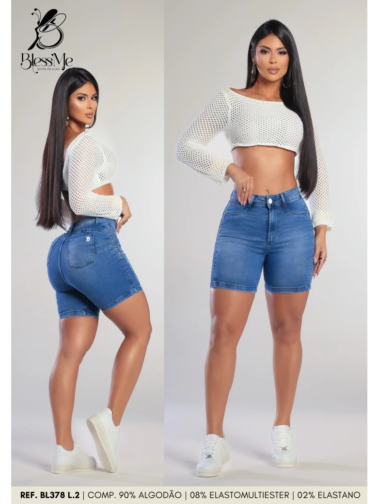 Foto do produto Bermuda Meia Coxa Com Recorte e Bordado